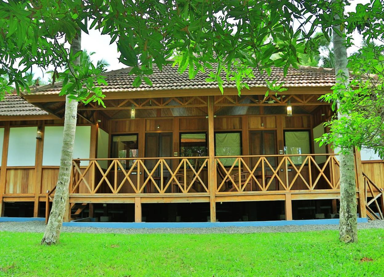 Estuary Sarovar Premiere Poovar Island Ngoại thất bức ảnh